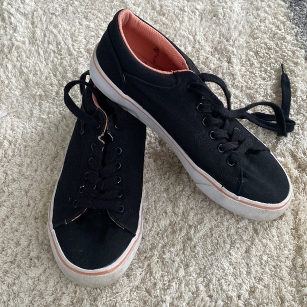 LUGZ  Black & Peach shoes. Size 7.5